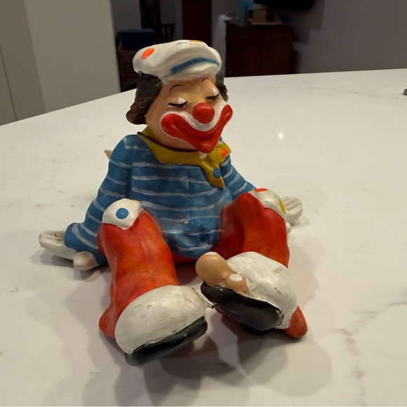 Vintage Annette Little “Here Come the Clowns” Sculpture – Signed - Picture 3 of 9